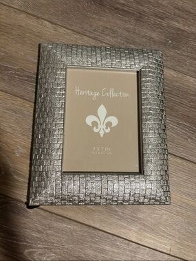 NIB Silver Textured Photo Frame - 5x7